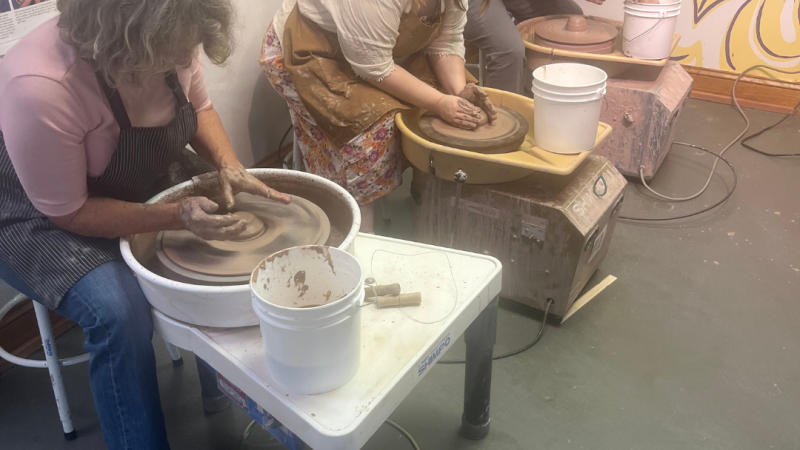 Women using the potters wheel 